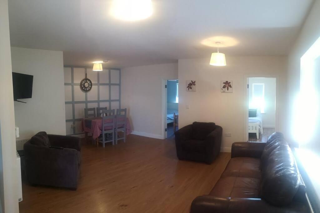 Spacious And Warm 2 Bedroom Apartment Sleeps Up To 5 Athy Εξωτερικό φωτογραφία