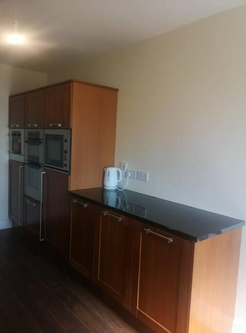 Spacious And Warm 2 Bedroom Apartment Sleeps Up To 5 Athy Εξωτερικό φωτογραφία